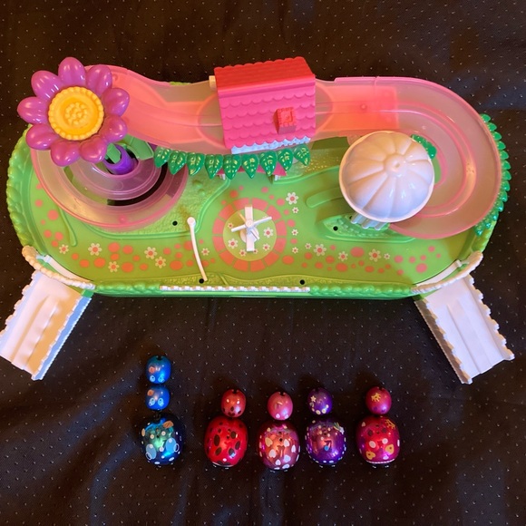 Little Live Pets LIL' LADYBUG GARDEN Playset w Moving Ladybugs working batteries - Picture 4 of 4
